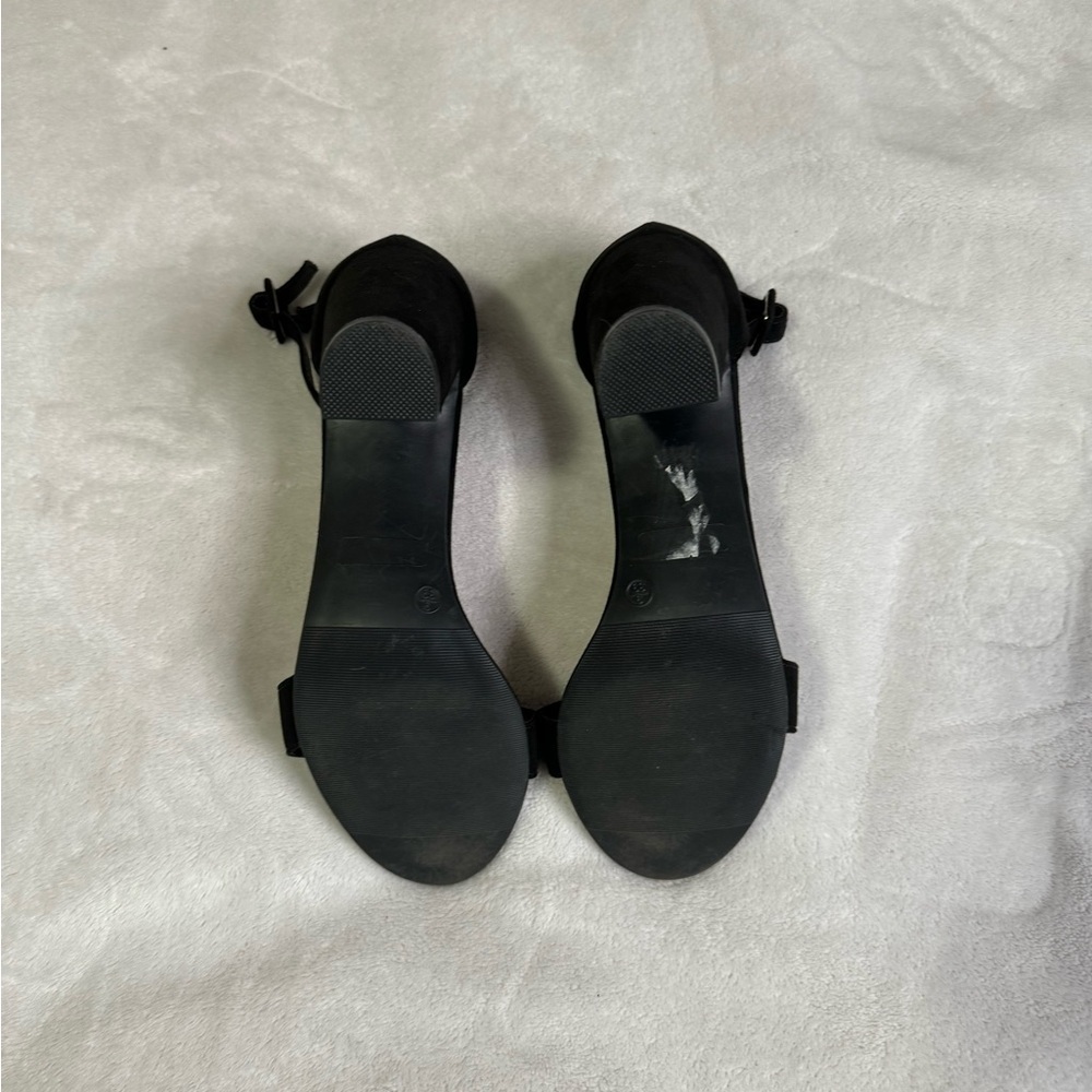 Le Chateau Block Heels​​​​​​​​​​​ - Picture 4 of 4